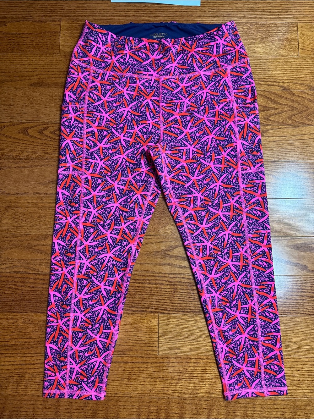 XL Lilly Pulitzer Luxletic Leggings  Passion Fruit Pink Star Searching